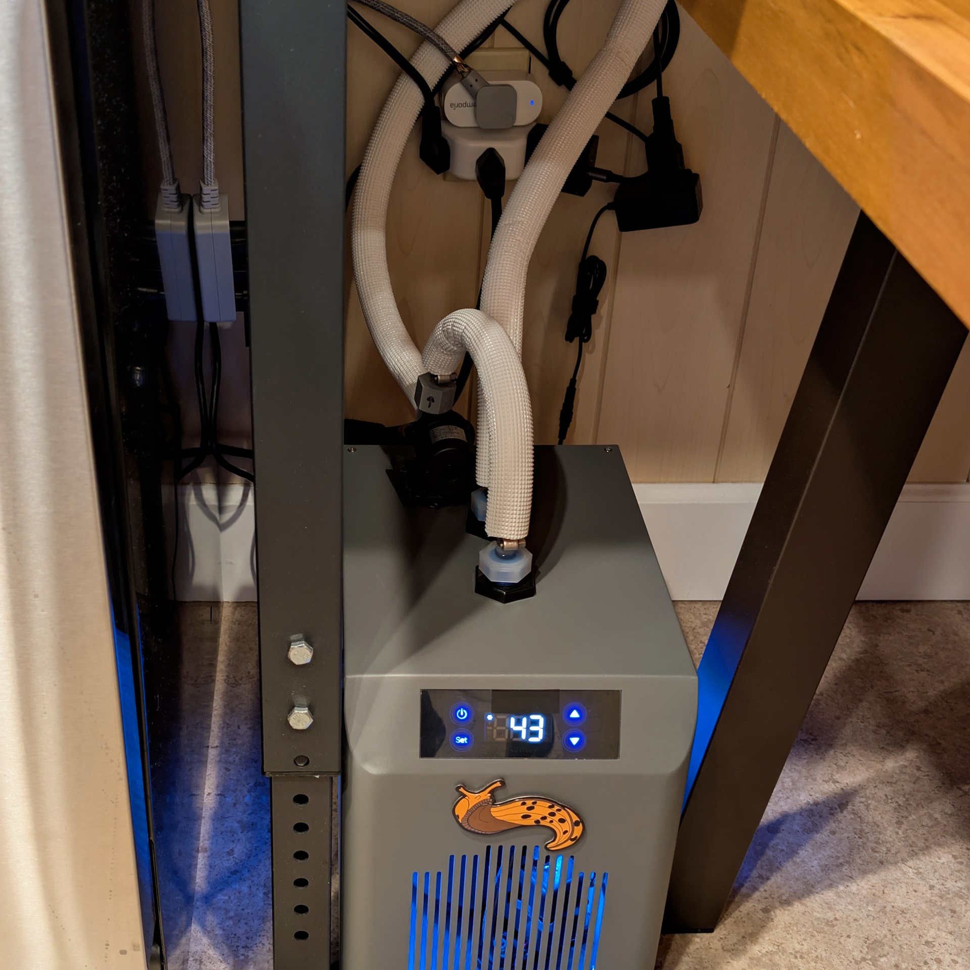 Assembled water chiller and pump.